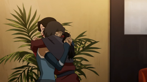 korra and asami hugging