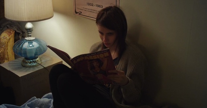 adult world emma roberts