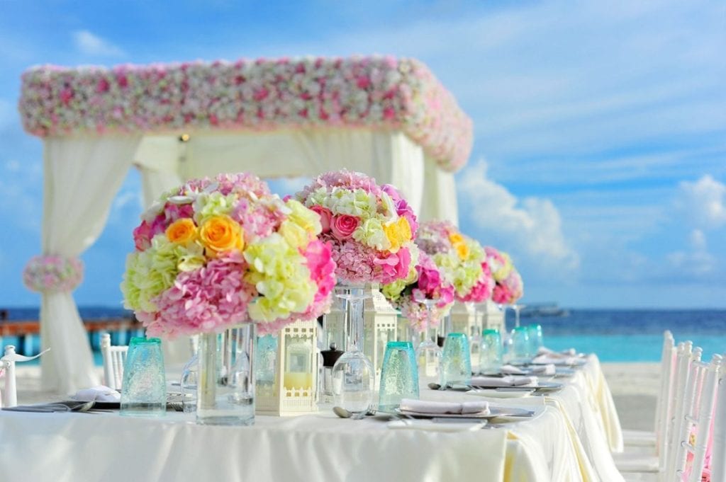 outdoor wedding dining table