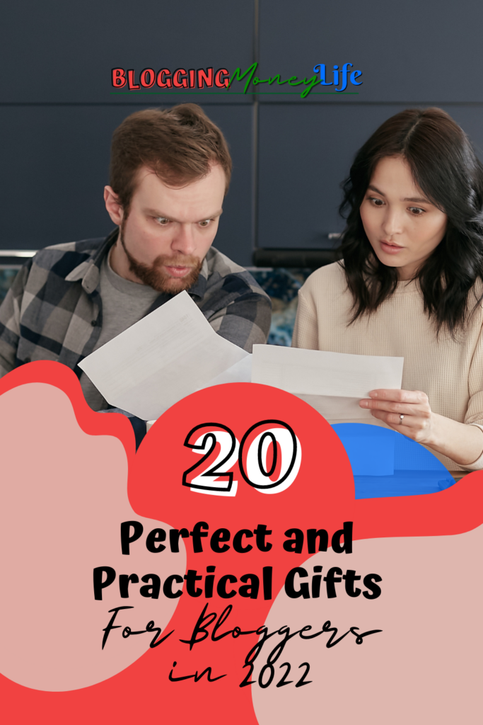 20 Perfect and Practical Gifts For Bloggers in 2022