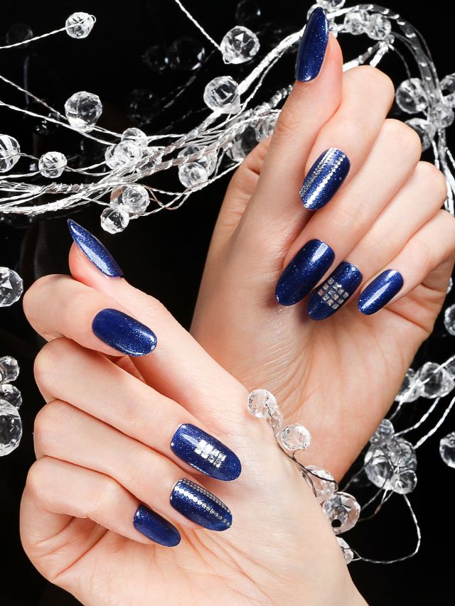 5 navy blue matte nail designs and ideas for 2023